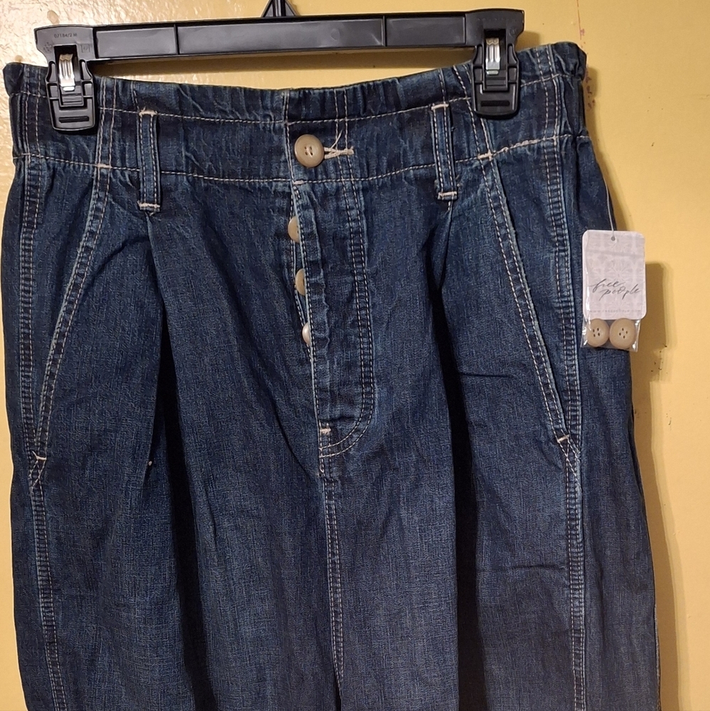 Free People Barrel Jeans. Size XS